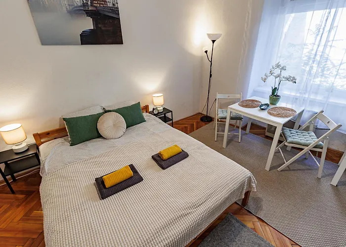 Beat Of The City - Cozy Downtown Studio