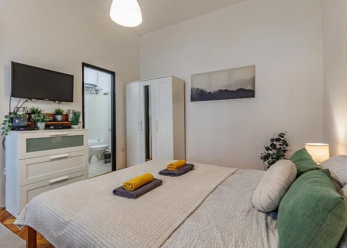 Beat Of The City - Cozy Downtown Studio
